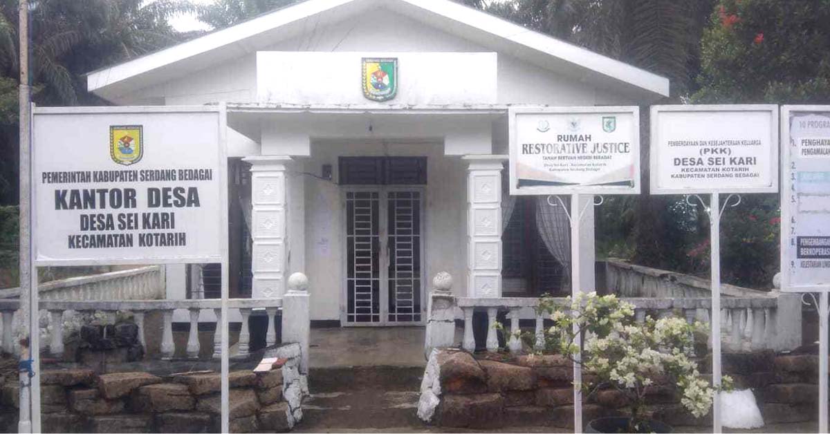 Kondisi Kantor Desa Sei Kari, Kec. Kotarih dalam kondisi tutup saat hari kerja dan kerja (foto Budi/HD)